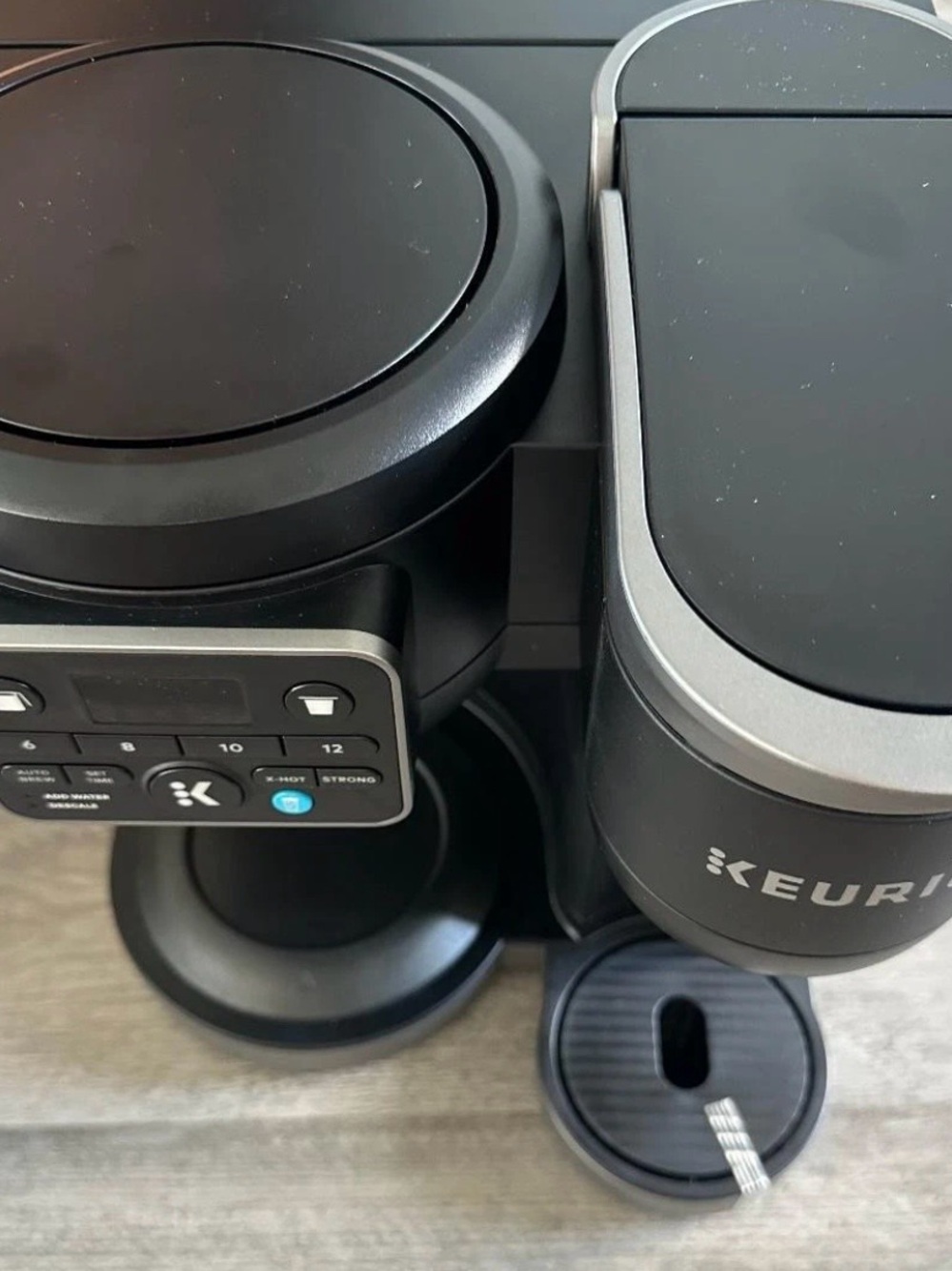 Keurig K-Duo Coffee Maker in Black with Silver Trim and Green Mug - Picture 2 of 7